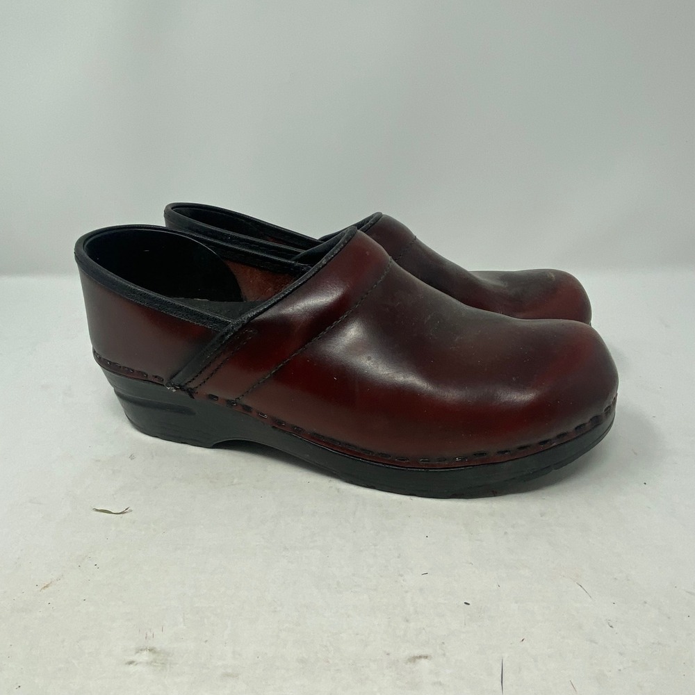 Dansko Professional Clogs Cabernet Burgundy Patent Leather Narrow Size 38
